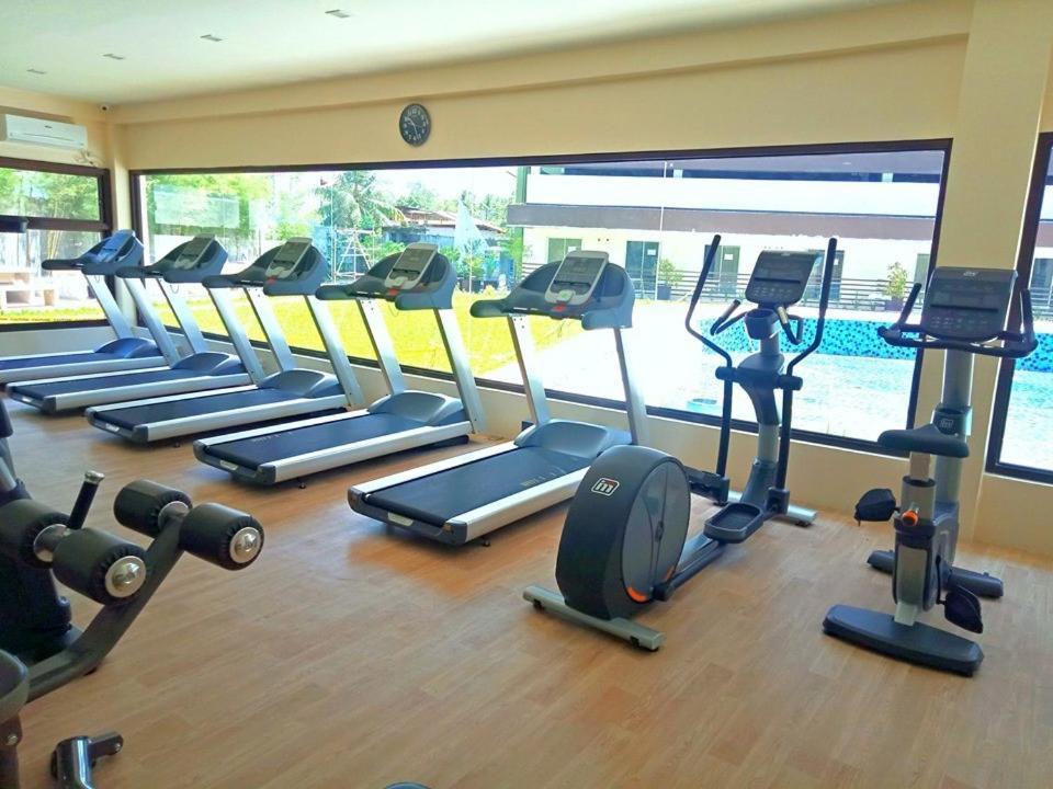 8c Unit With Free Wifi Pool And Gym *