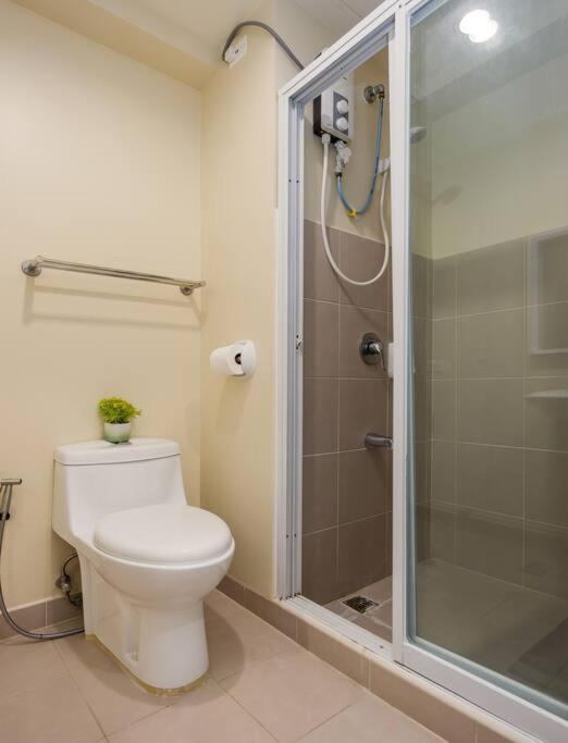 Furnished In Avida Towers Riala, It Park With Wifi, Netflix, Pool And Apartment Cebu