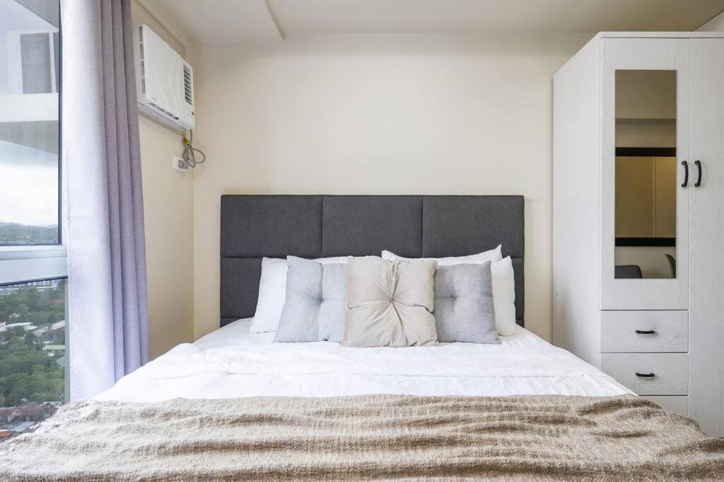 Furnished In Avida Towers Riala, It Park With Wifi, Netflix, Pool And Apartment