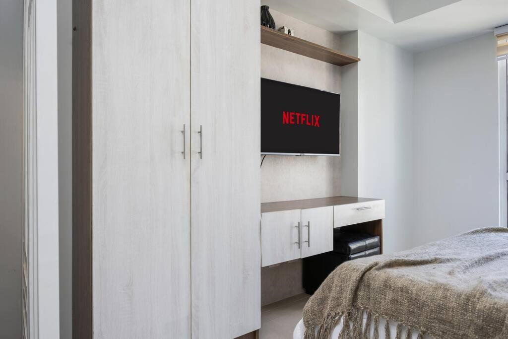 Furnished In Avida Towers Riala, It Park With Pool View, Wifi, Netflix And Apartment *