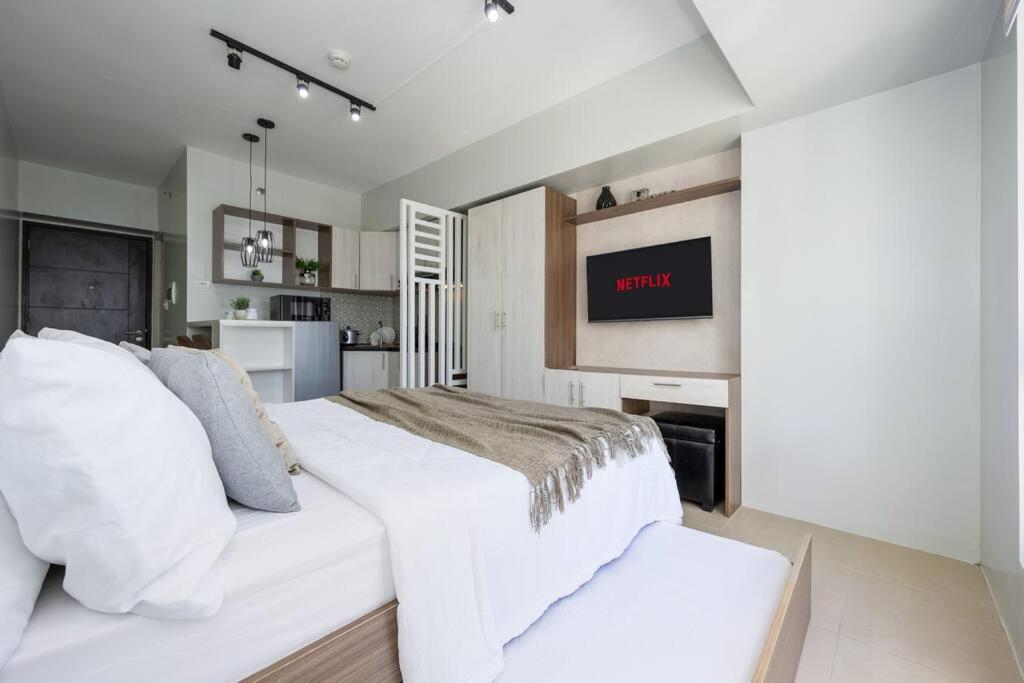 Furnished In Avida Towers Riala, It Park With Pool View, Wifi, Netflix And Apartment *