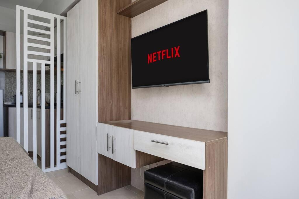 Furnished In Avida Towers Riala, It Park With Pool View, Wifi, Netflix And