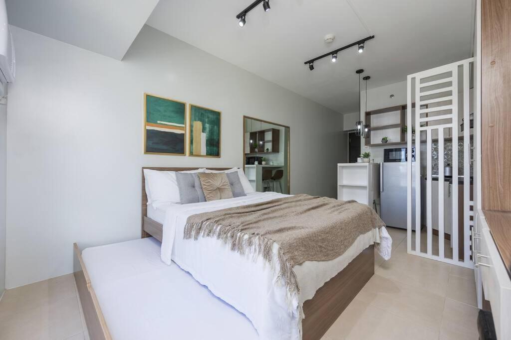 Furnished In Avida Towers Riala, It Park With Pool View, Wifi, Netflix And Apartment