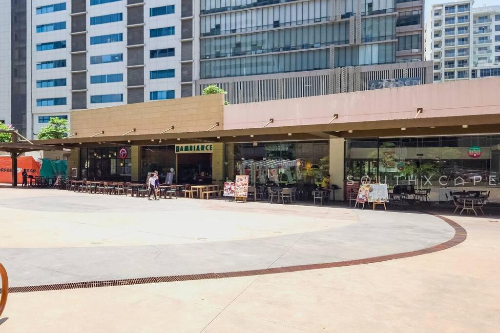 Furnished In Avida Towers Riala, It Park With Pool View, Wifi, Netflix And