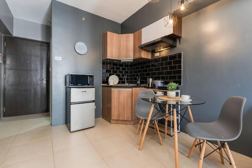 Furnished In Avida Towers Riala, It Park With Pool, Fast Wifi, Netflix And