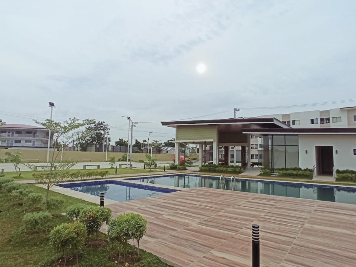 King Bed, Big Kitchen, Fast Wifi, Near Airport *