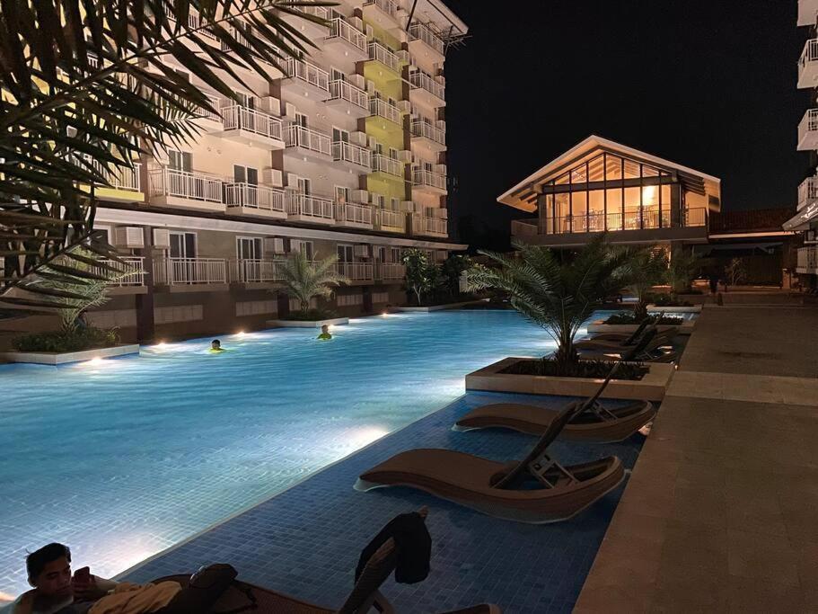Amani 606b Near Airport, Mall, Free Pool, Gym, Netflix, 200 Mbps Wi-fi * Lapu-Lapu City