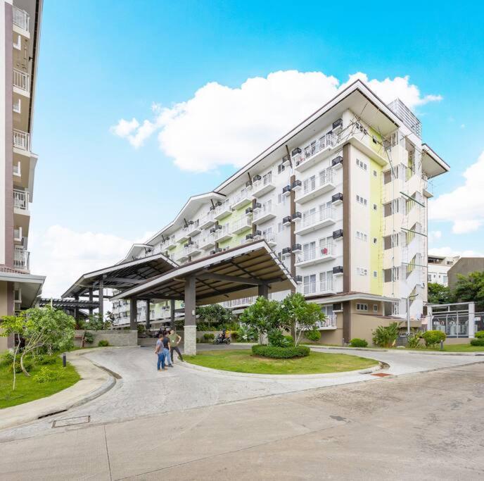 Amani 606b Near Airport, Mall, Free Pool, Gym, Netflix, 200 Mbps Wi-fi * Lapu-Lapu City