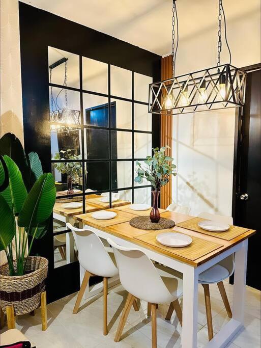 Happy Nest At La Bella Banilad Mandaue 2 Bedrm Free Wifi 6pax Max Apartment *
