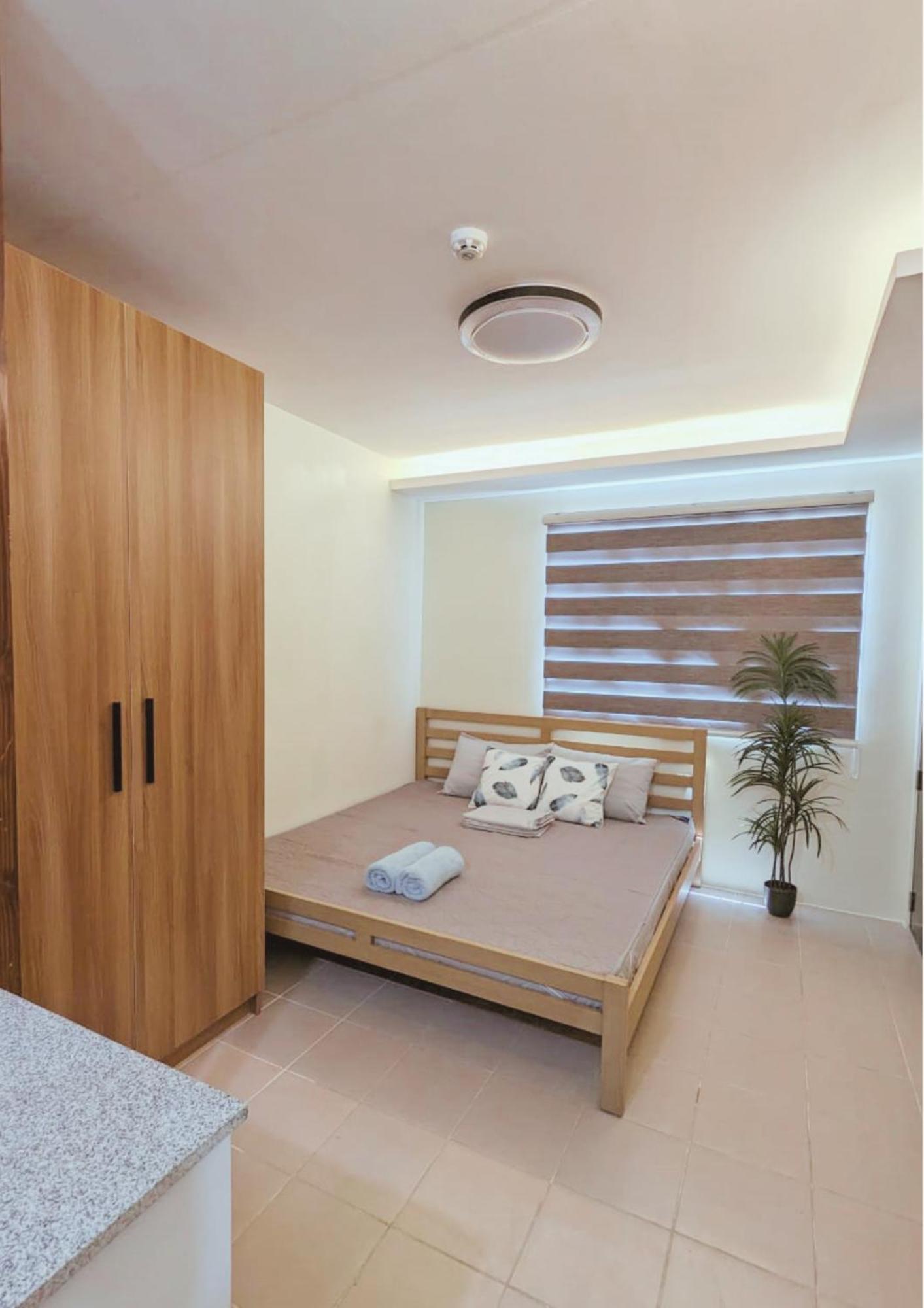 King Bed, Big Kitchen, Fast Wifi, Near Airport Lapu-Lapu City