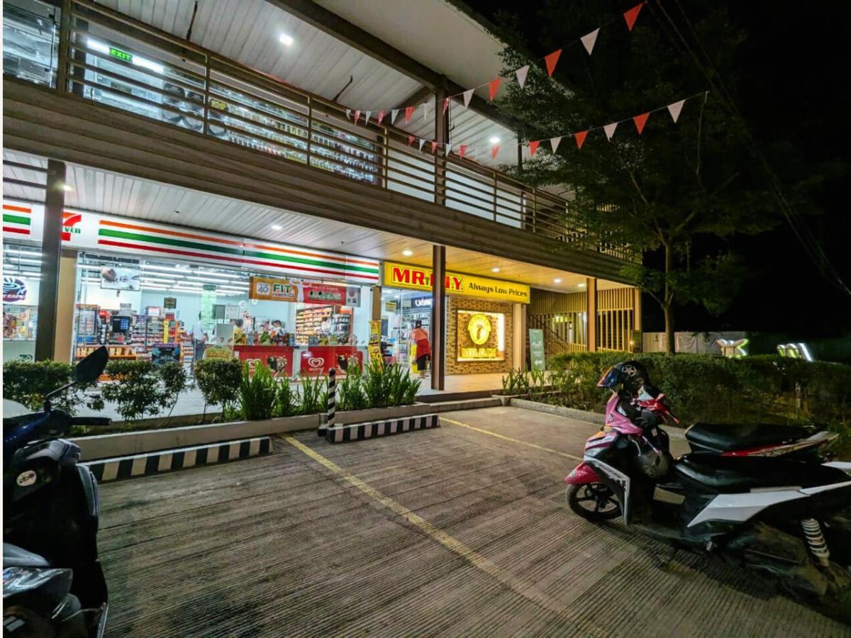 King Bed, Big Kitchen, Fast Wifi, Near Airport Hostel