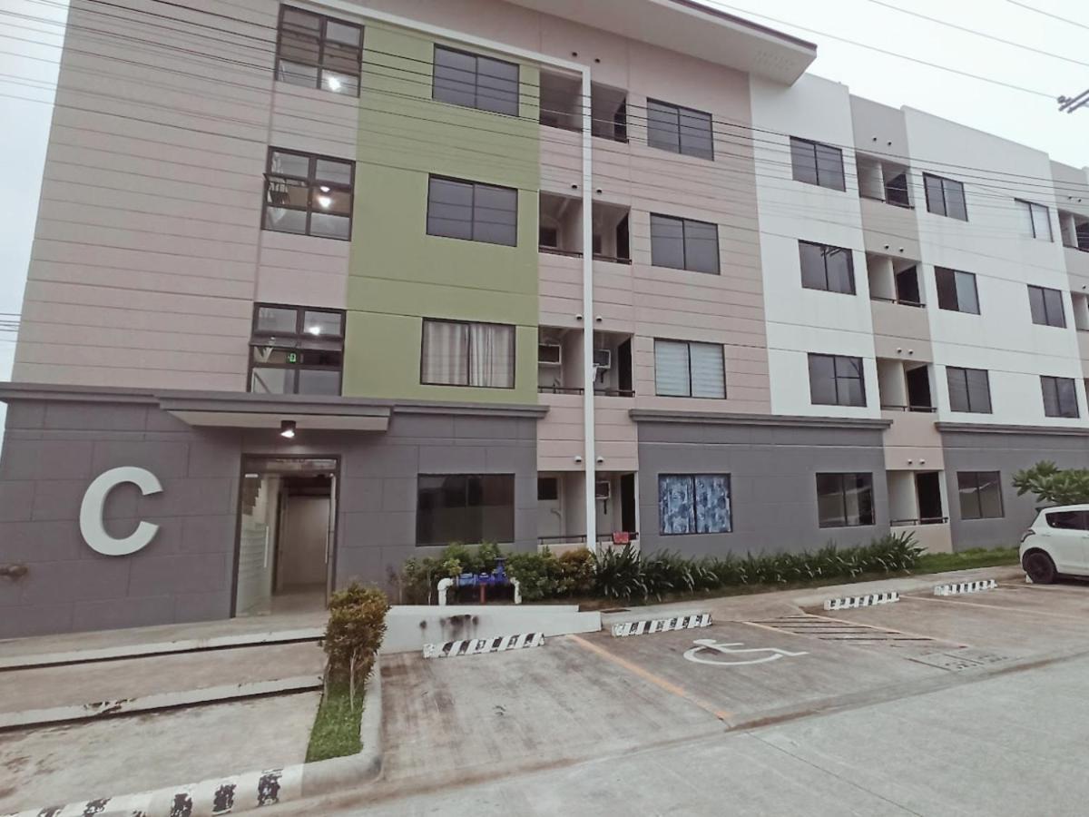 King Bed, Big Kitchen, Fast Wifi, Near Airport *