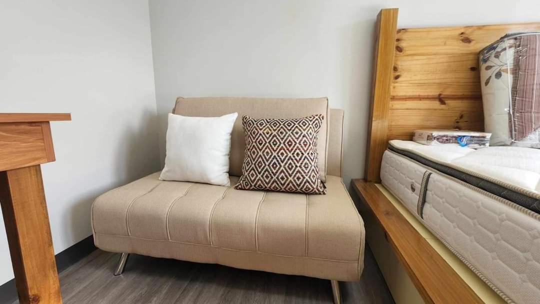 Cozy With Balcony And Amazing Mountain View For Rent! *