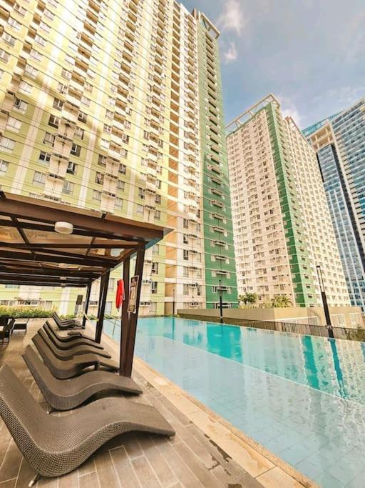 Villahermia Staycation Avida Riala, It Park Apartment Cebu