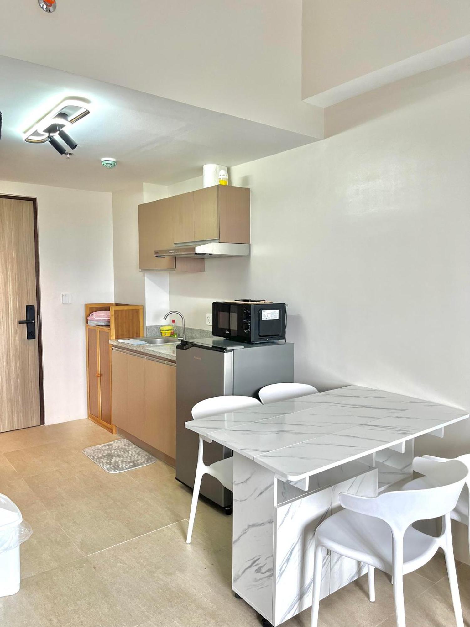 Be Residences Luxury Apartments, Ac, Pool, Gym Cebu