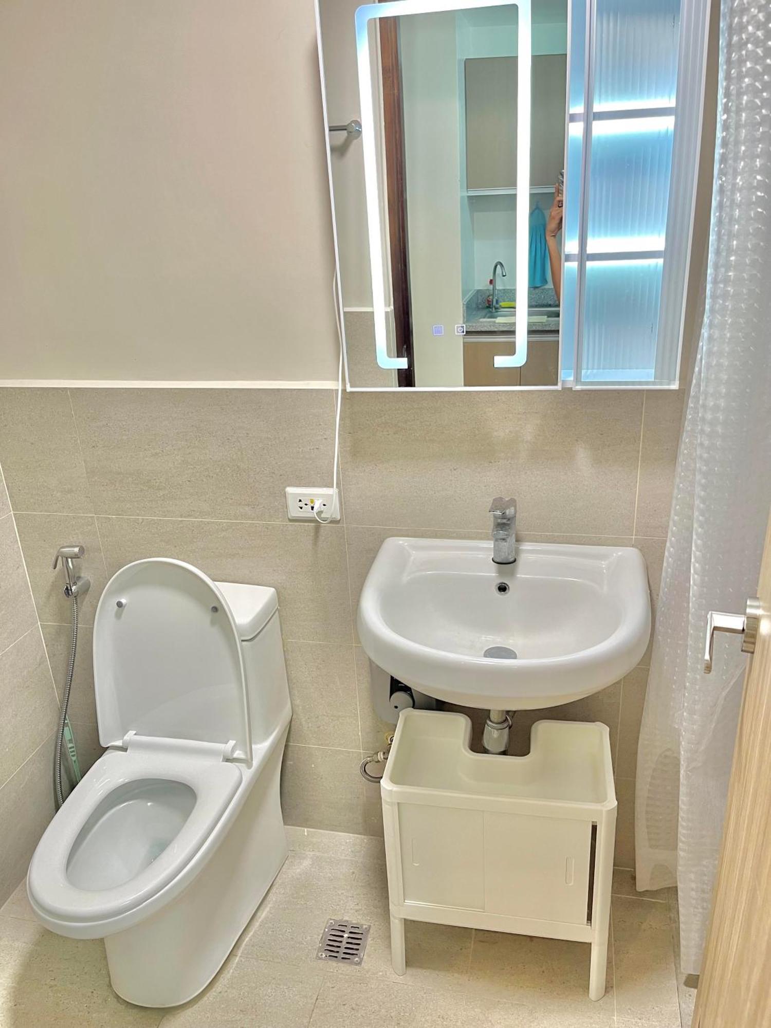 Be Residences Luxury Apartments, Ac, Pool, Gym