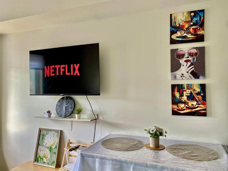 - Wifi Up To 100mbps - Pool - Netflix&chill Apartment