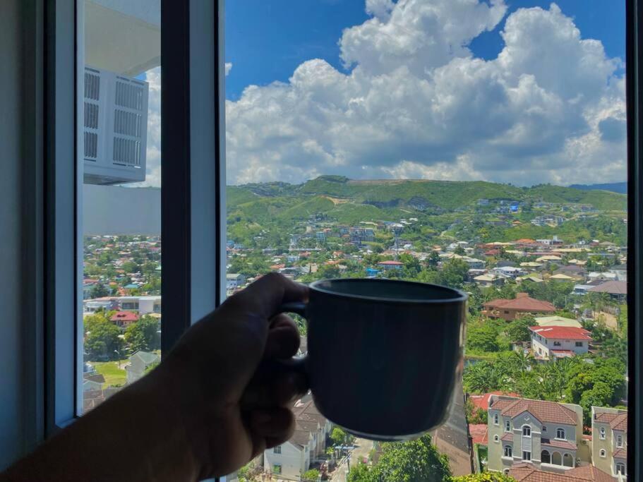 - Wifi Up To 100mbps - Pool - Netflix&chill Apartment Cebu