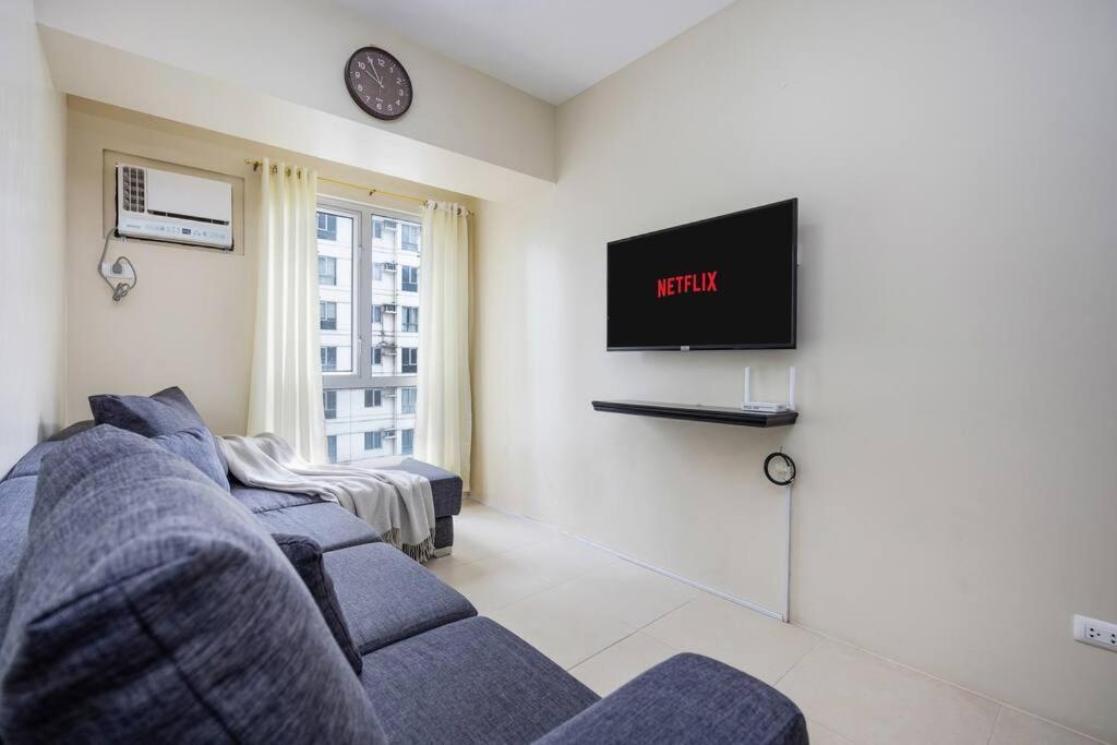 Furnished 2-bedroom In Avida Towers Riala, It Park With Fast Wifi, Netflix, Pool And
