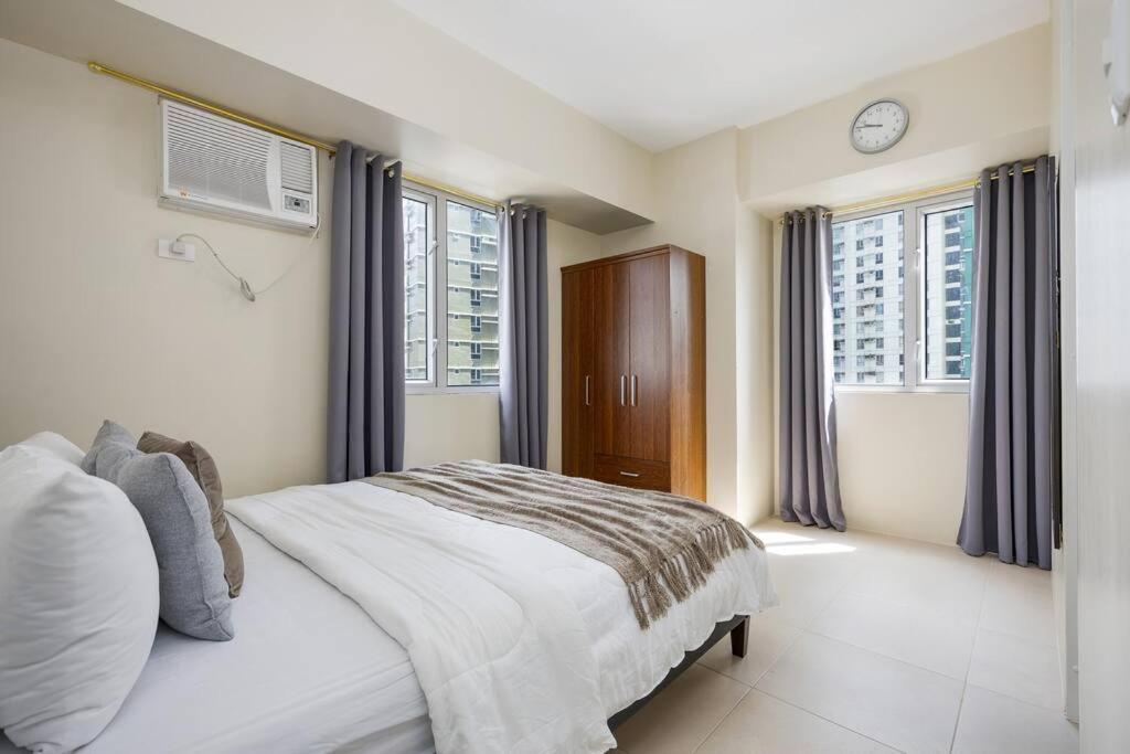 Furnished 2-bedroom In Avida Towers Riala, It Park With Fast Wifi, Netflix, Pool And *