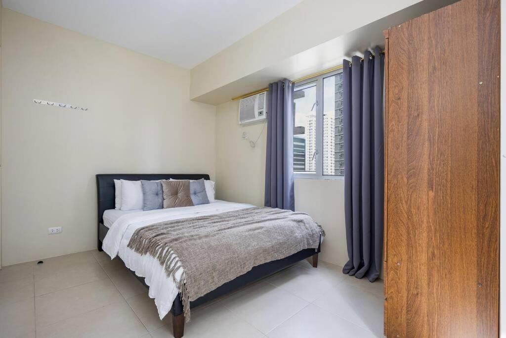 Furnished 2-bedroom In Avida Towers Riala, It Park With Fast Wifi, Netflix, Pool And *