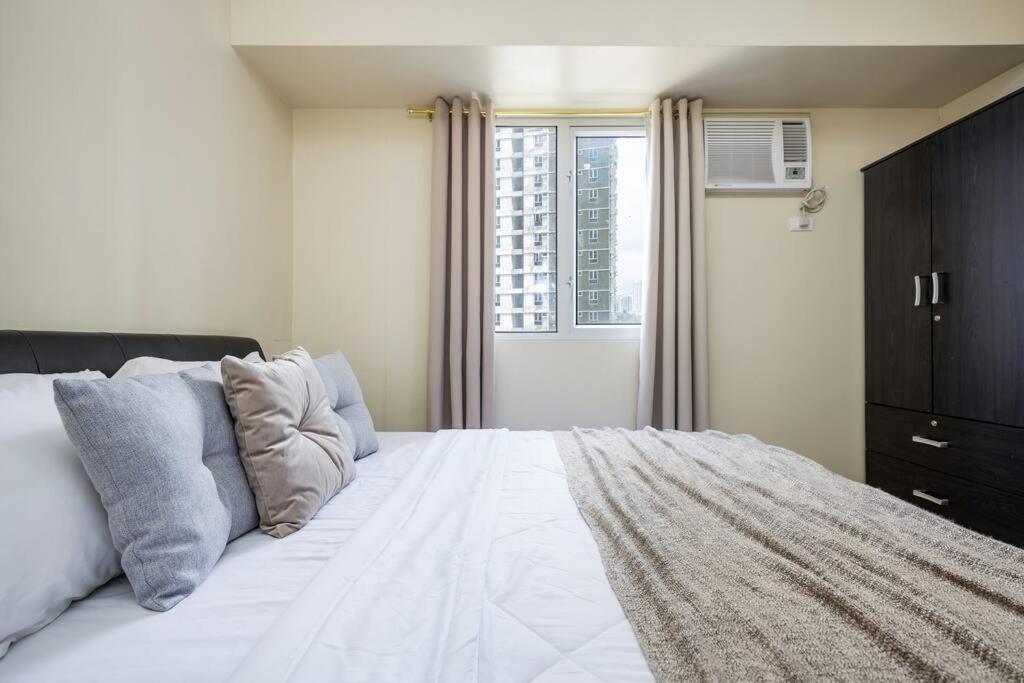 Furnished 2-bedroom In Avida Towers Riala, It Park With Fast Wifi, Netflix, Pool And Apartment *