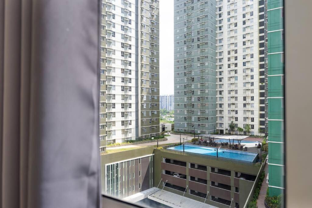 Furnished 2-bedroom In Avida Towers Riala, It Park With Fast Wifi, Netflix, Pool And Apartment