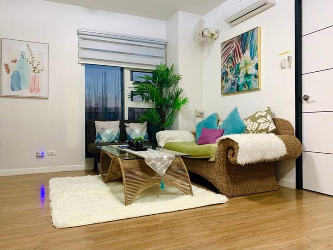 2 Bdrms With View Near Ayala *
