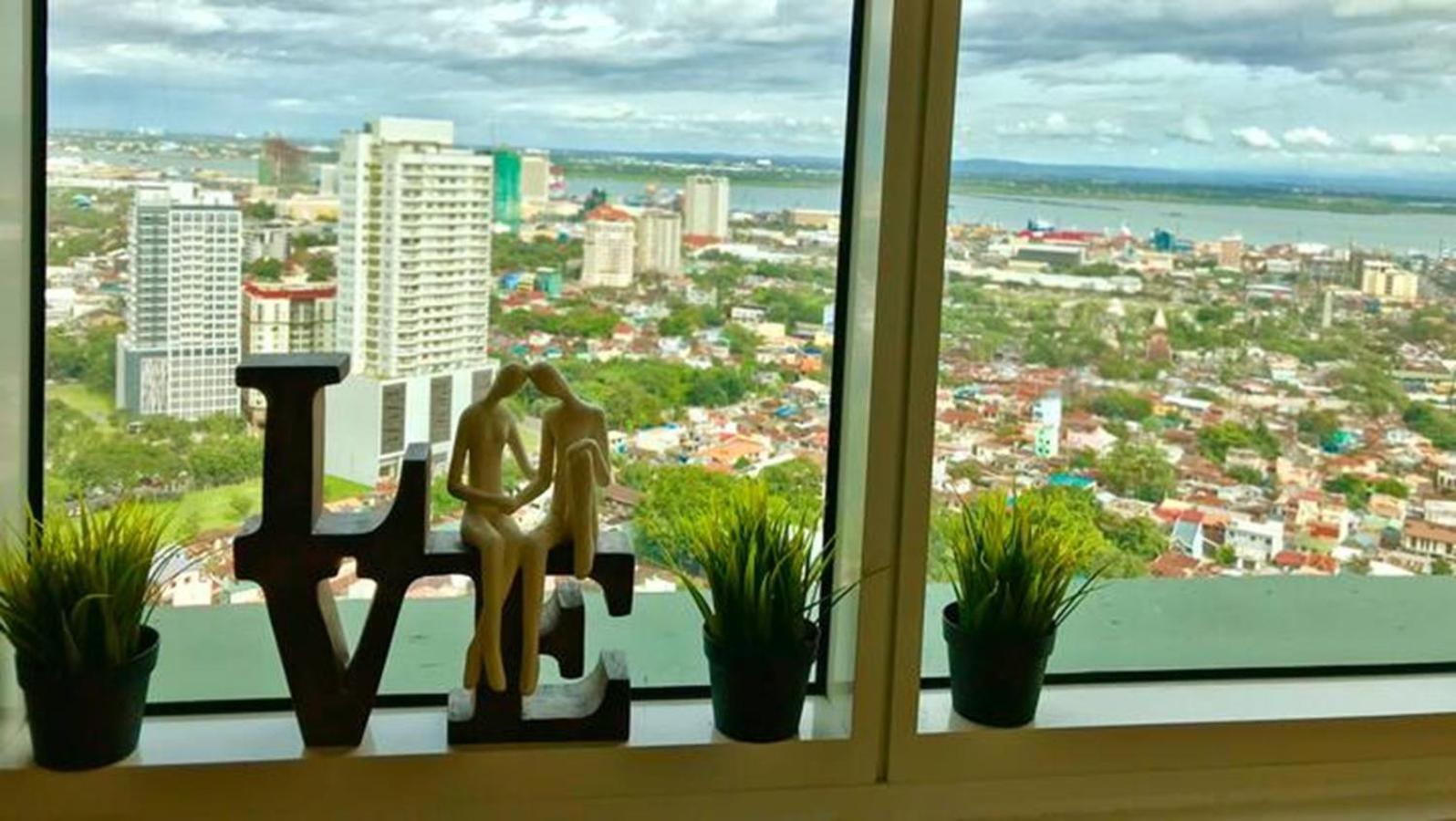2 Bdrms With View Near Ayala Apartment Cebu