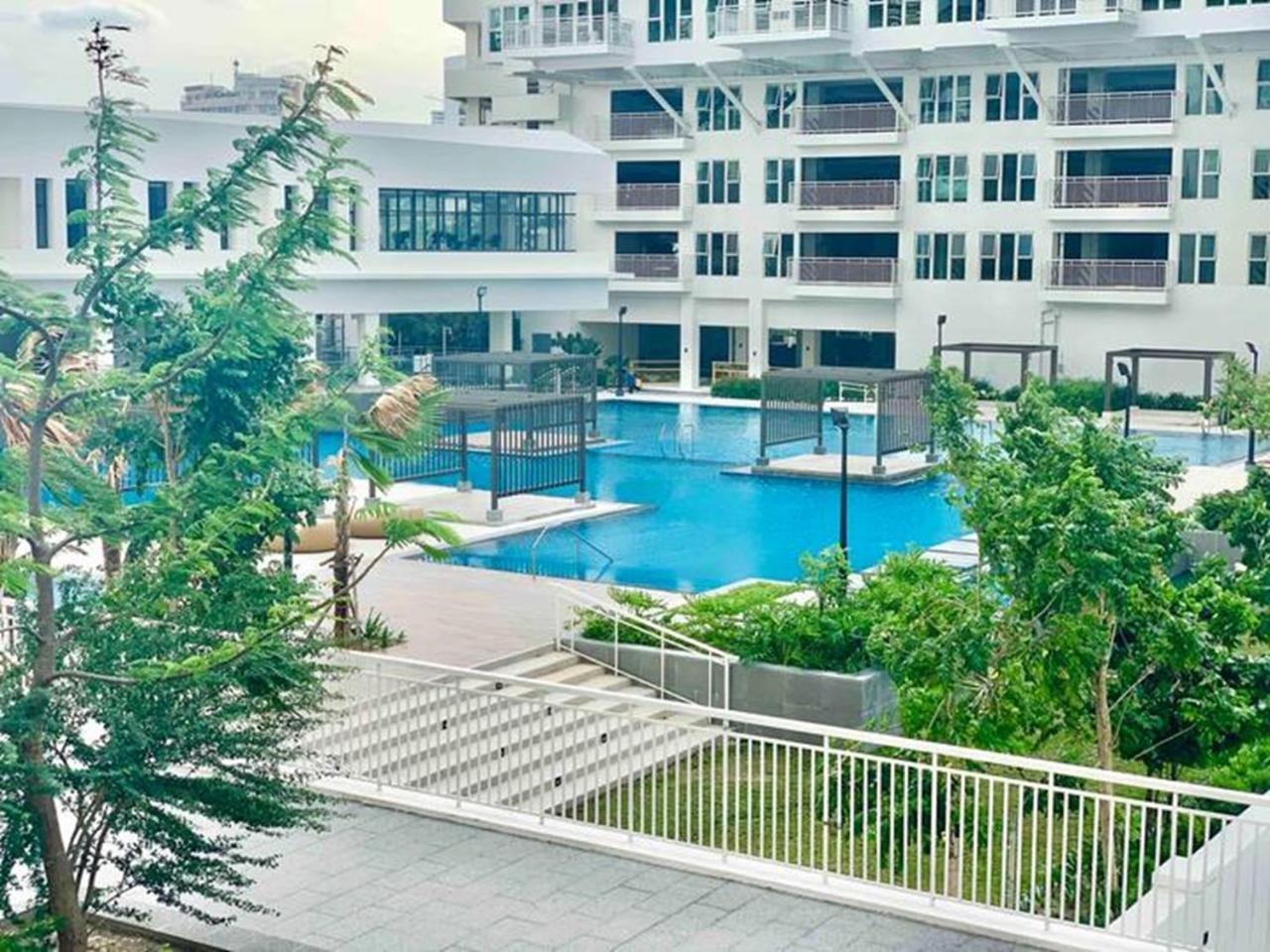 2 Bdrms With View Near Ayala