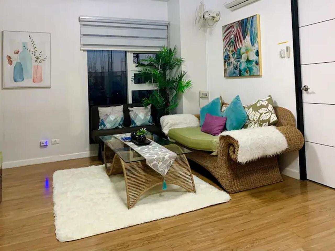 2 Bdrms With View Near Ayala Apartment