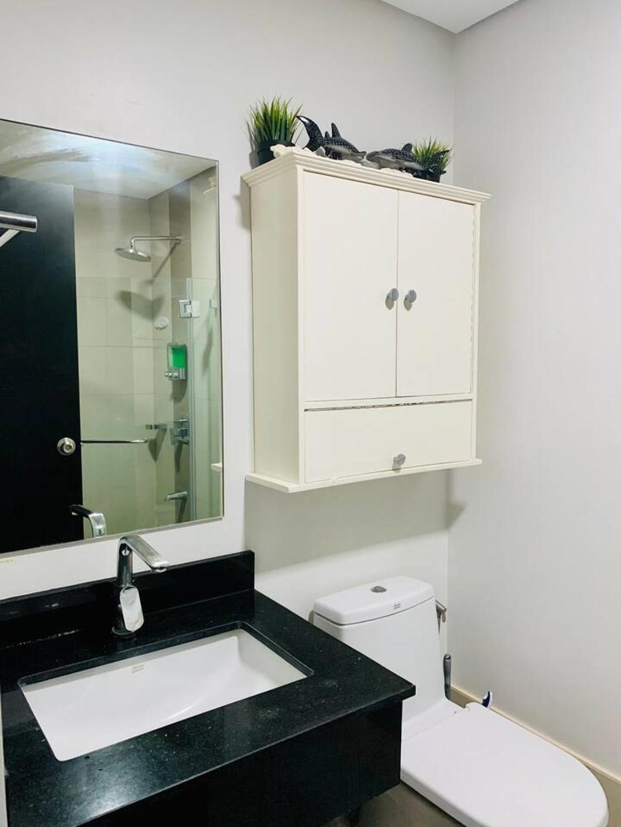 Apartment 2 Bdrms With View Near Ayala