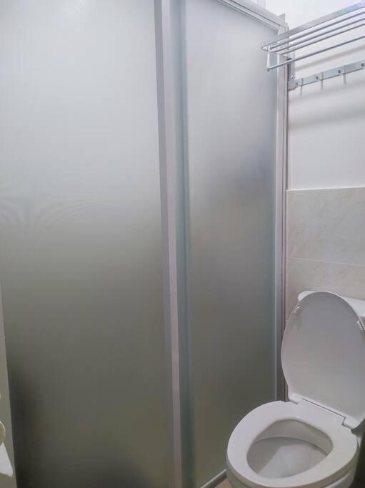 Cozy Trig Place Near Sm Seaside With Wifi Netflix Free Swimming Pool & Parking * Talisay (Cebu)