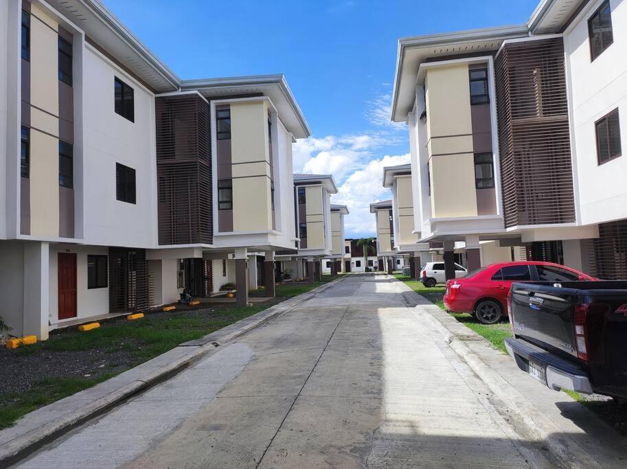 Apartment Cozy Trig Place Near Sm Seaside With Wifi Netflix Free Swimming Pool & Parking *