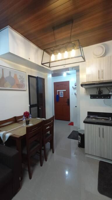 Cozy Trig Place Near Sm Seaside With Wifi Netflix Free Swimming Pool & Parking Apartment