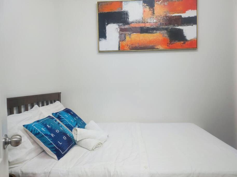Cozy Trig Place Near Sm Seaside With Wifi Netflix Free Swimming Pool & Parking Apartment *