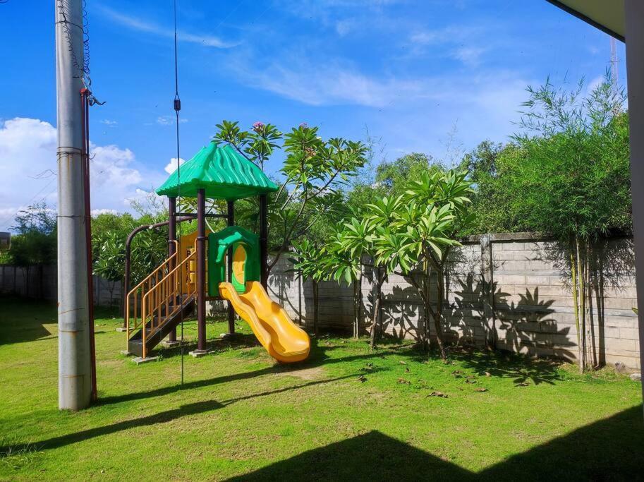 Apartment Cozy Trig Place Near Sm Seaside With Wifi Netflix Free Swimming Pool & Parking