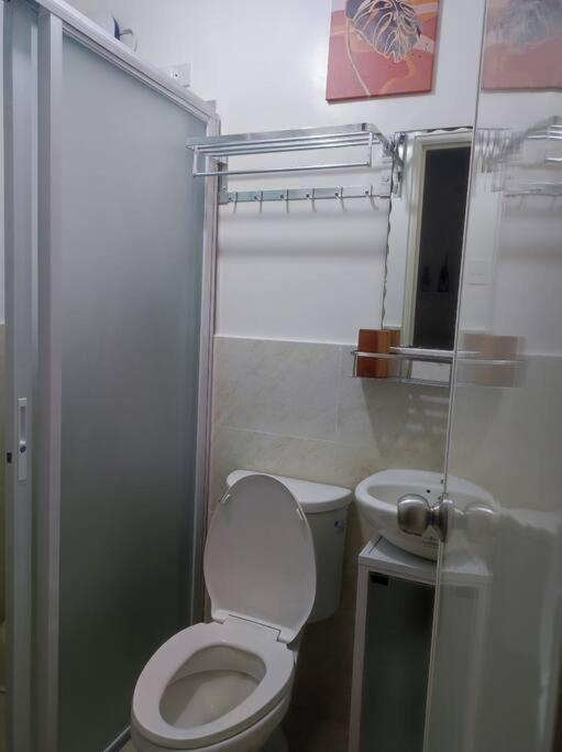 Cozy Trig Place Near Sm Seaside With Wifi Netflix Free Swimming Pool & Parking