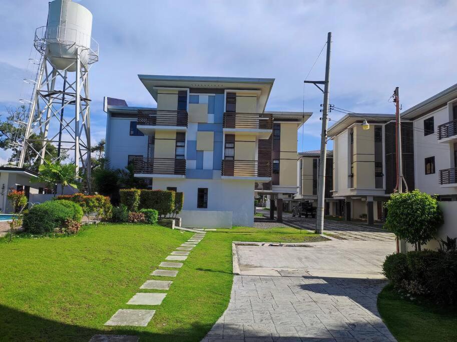 Cozy Trig Place Near Sm Seaside With Wifi Netflix Free Swimming Pool & Parking * Talisay (Cebu)