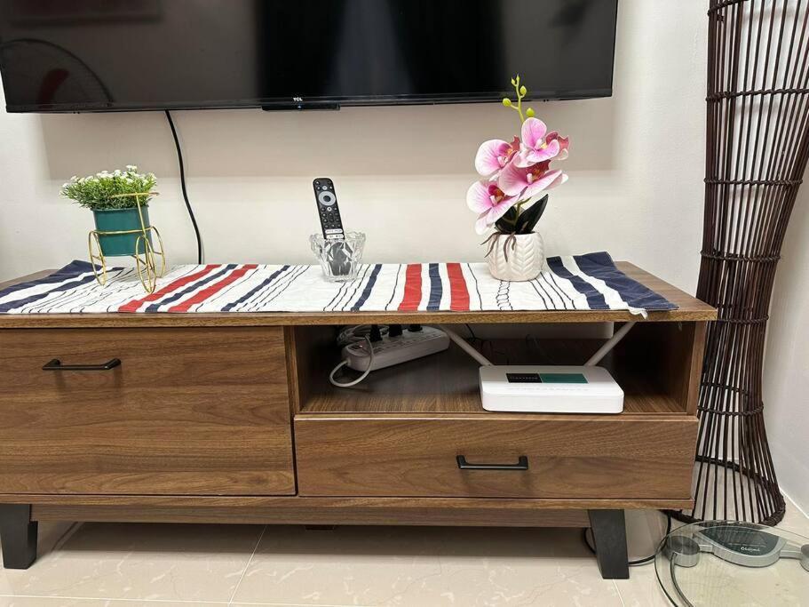 Cozy Trig Place Near Sm Seaside With Wifi Netflix Free Swimming Pool & Parking Apartment