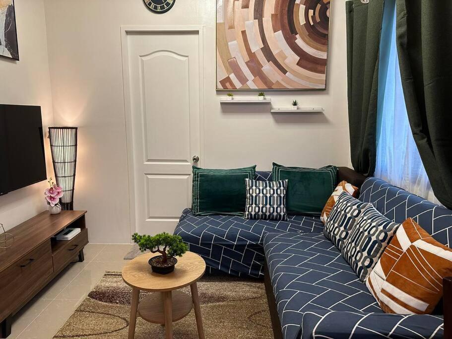 Cozy Trig Place Near Sm Seaside With Wifi Netflix Free Swimming Pool & Parking Apartment Talisay (Cebu)