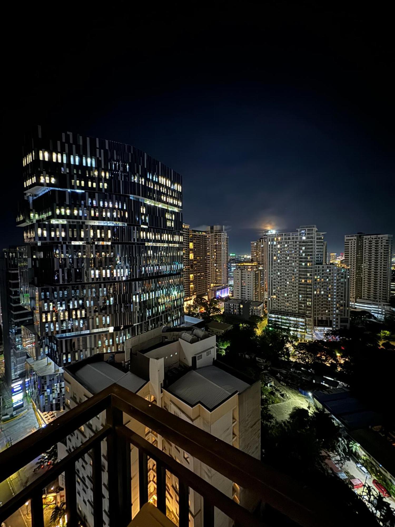 Warm And Cozy With Balcony Cebu