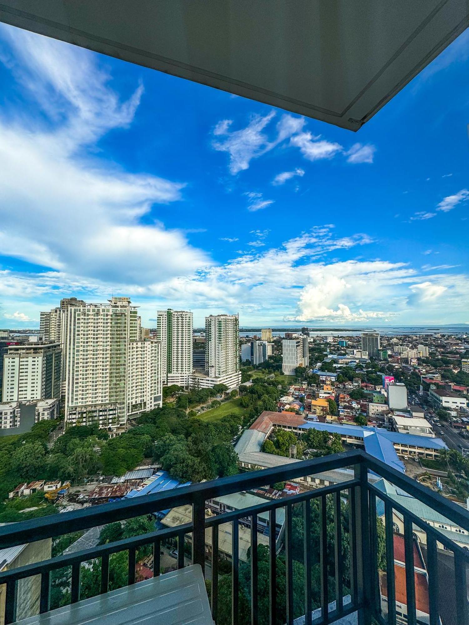 Warm And Cozy With Balcony
