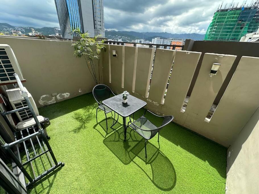 Apartment Two-storey Garden Loft At Baseline Premier