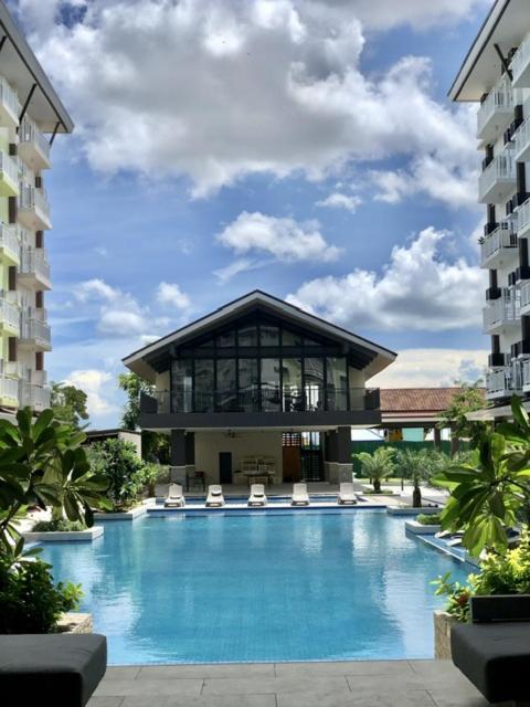 Cozy And Sunny Near To Mactan Cebu International Airport - Amani Grand & Residences