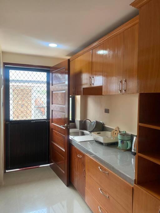 Apartment In Mactan, Cebu Rm 202 *