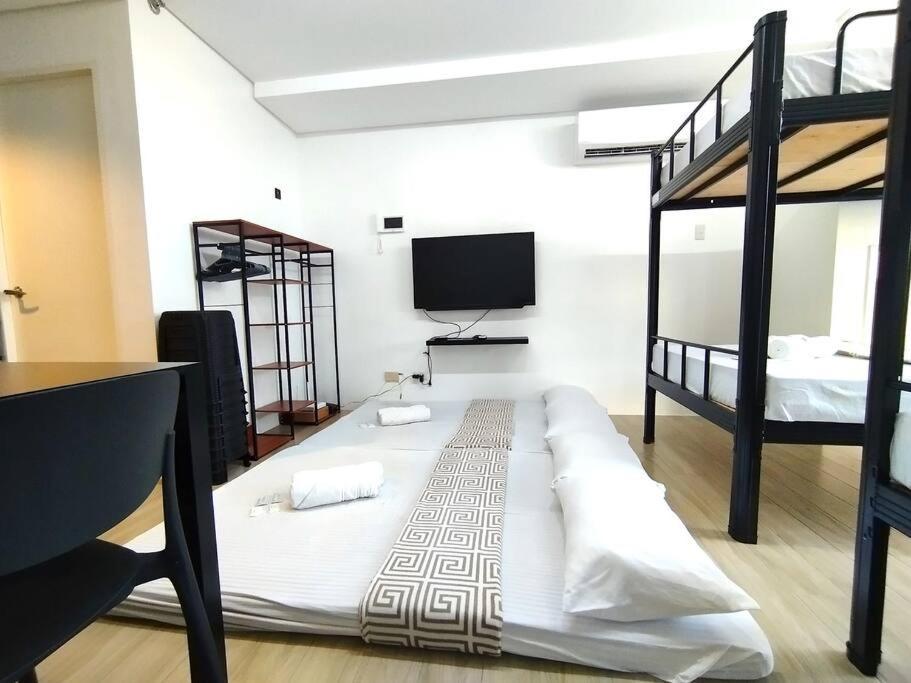 1708 Pool Gym Wi-fi With Netflix Near Ayala And It Park *