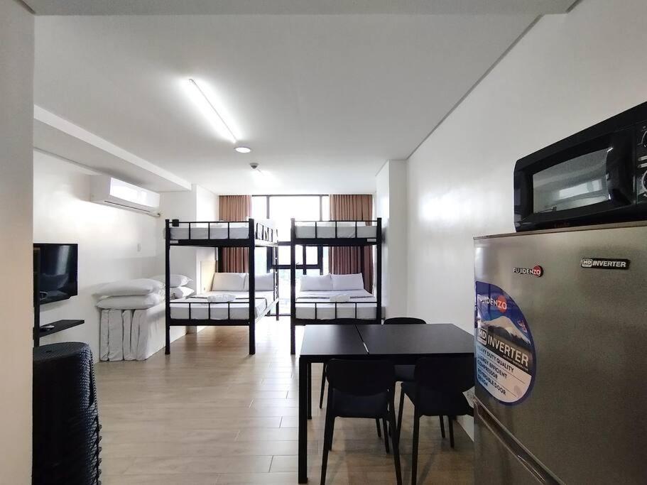 Apartment 1708 Pool Gym Wi-fi With Netflix Near Ayala And It Park *
