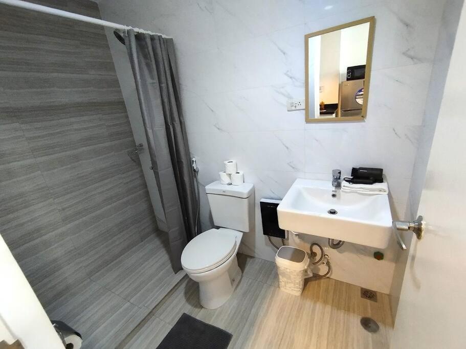 1708 Pool Gym Wi-fi With Netflix Near Ayala And It Park Apartment *