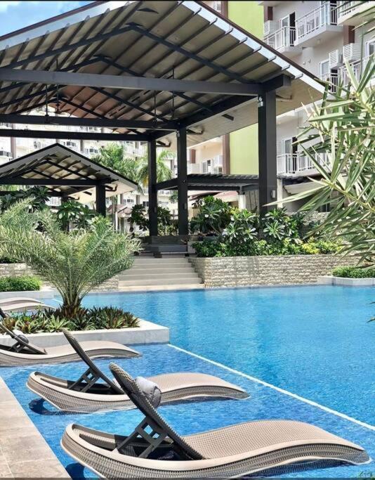 Pool View 333b At Amani Grand Near Mactan Cebu Airport Lapu-Lapu City